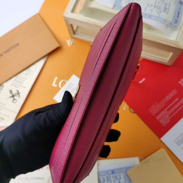 LVコピーウォレット着用イメージ